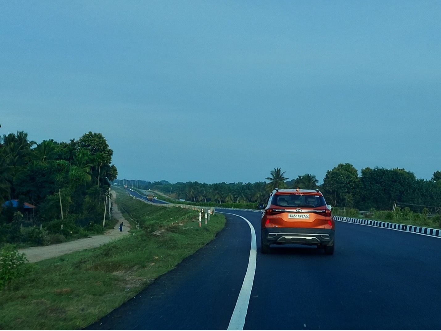 Scenic 2-lane roads towards Chikmagalur