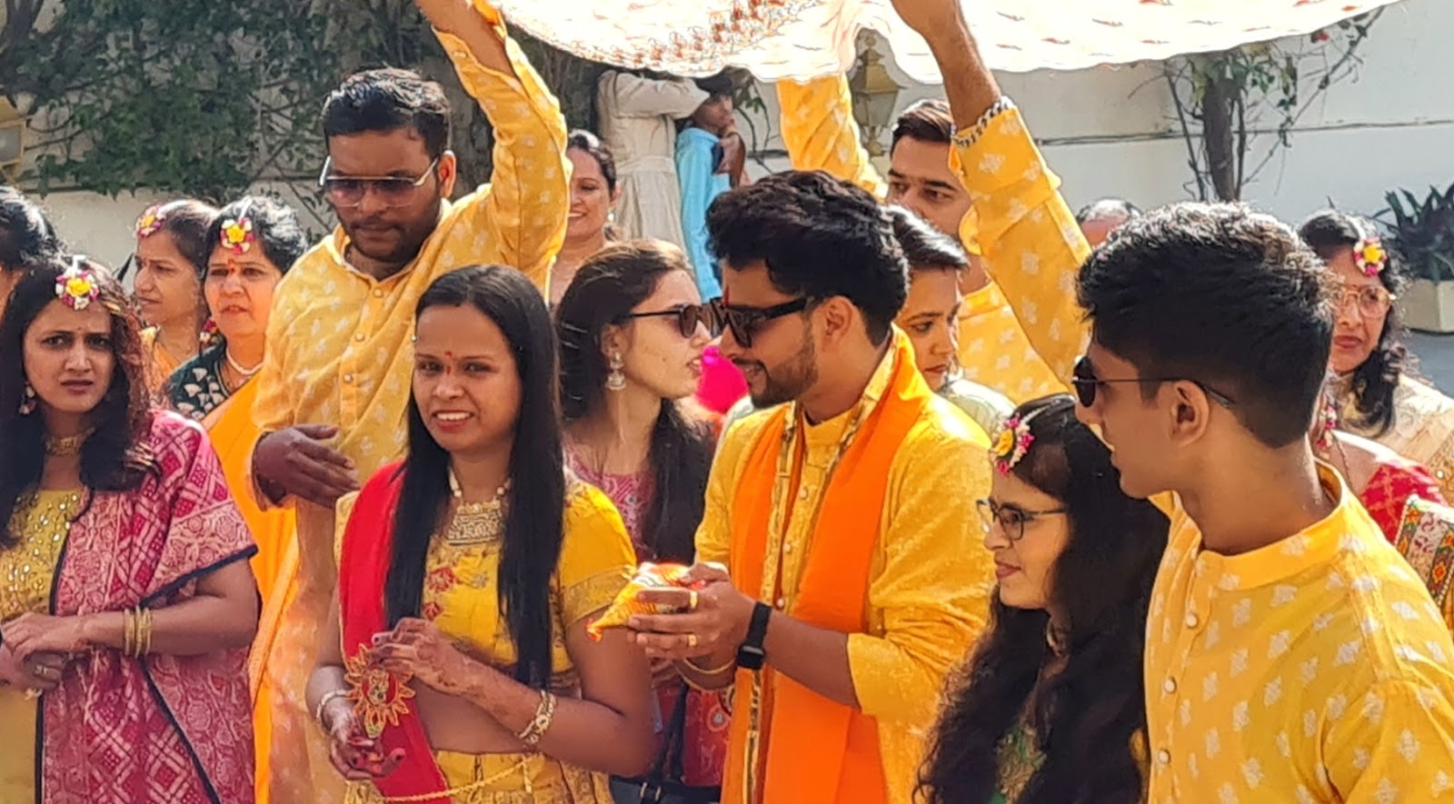 Dulha in the centre.