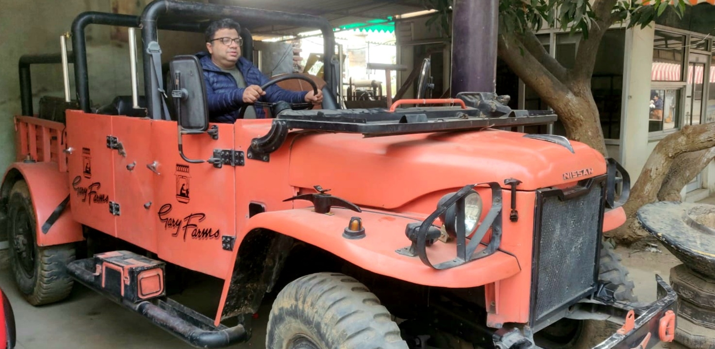 Aur ye hain हमारे बड़े लालाजी, on a Big Boy&rsquo;s Toy - a Jonga.