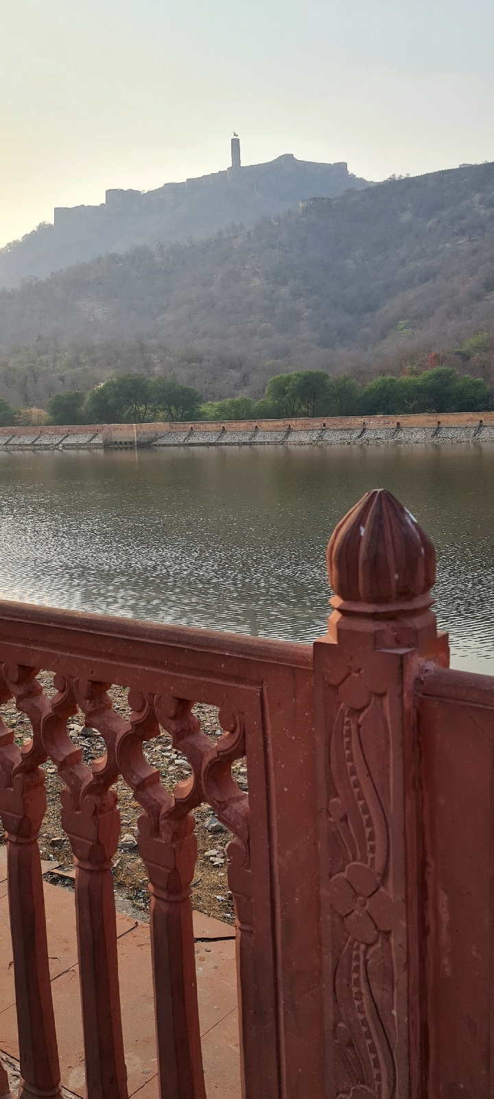 Jaigarh Fort on चील का टिला as seen from Amer Fort Jheel
